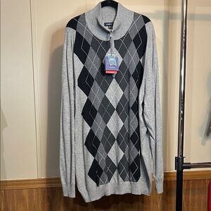 Croft & Barrow Men's Quarter Zip-Up Sweater in Gray and Black Argyle NWT